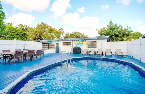 North Miami Beach Villa | Spacious 6-Bedroom Villa with Pool