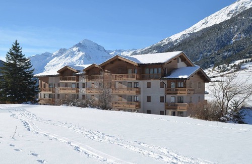 Val Cenis Apartment | Spacious 6-Person Apartment at the Foot of the Slopes with Parking & WiFi