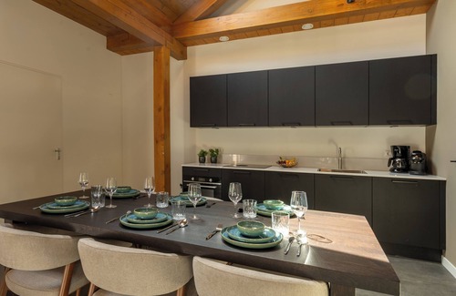 Municipality of Ede House | Spacious 6-person home with a private hot tub in the garden. Stylish, single-floor layout with all modern comforts.
