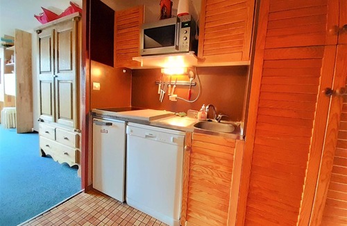 Piau Engaly Apartment | Spacious 6-Person Studio with Bunk Beds and Ski Locker, Dishwasher, and Fondue Set
