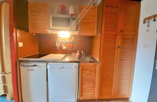 Piau Engaly Apartment | Spacious 6-Person Studio with Bunk Beds and Ski Locker, Dishwasher, and Fondue Set