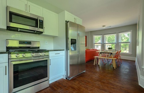 Detroit Apartment | Spacious 6BD side-by-side Apartment Bundle