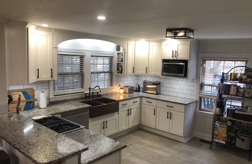 Wilder Park House | Spacious 6BR, 10 bed Derby House. Walk to the track.