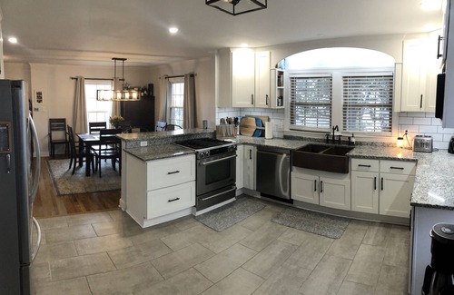 Wilder Park House | Spacious 6BR, 10 bed Derby House. Walk to the track.