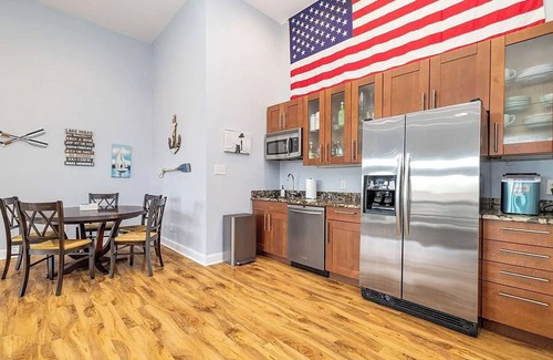 Henrico House | Spacious 6BR house w/dock, kayaks, fire pit, and close to amenities. Sleeps 16.