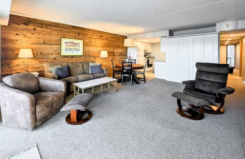 North Ocean City Condo | Spacious 6th-floor condo near beach with outdoor pool, balcony, terrace, W/D, AC