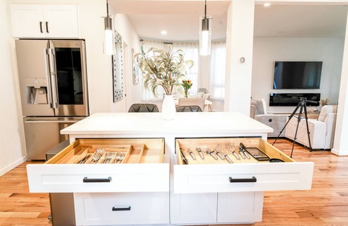 Ballston House | Spacious 7-bedroom, 5 Full bathroom house. Walkers Paradise No car required!
