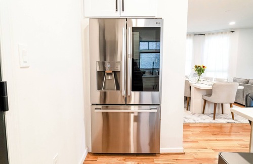 Ballston House | Spacious 7-bedroom, 5 Full bathroom house. Walkers Paradise No car required!