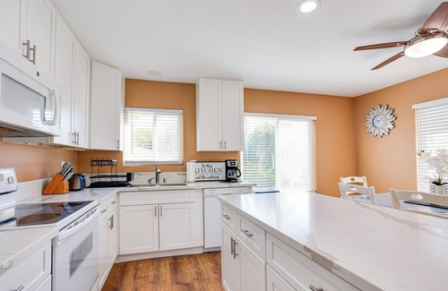 East Grove House | Spacious 7-bedroom house in quiet neighborhood