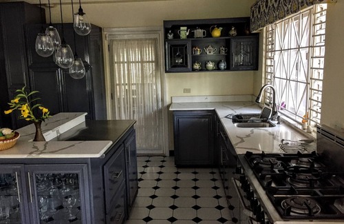Saint Andrew House | Spacious 7-bedroom house with WiFi, AC in wonderful Kingston