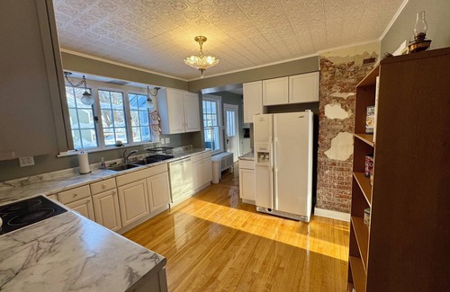 Laurium House | Spacious 7-bedroom house with WiFi, Garage, Sauna, and AC in amazing Calumet