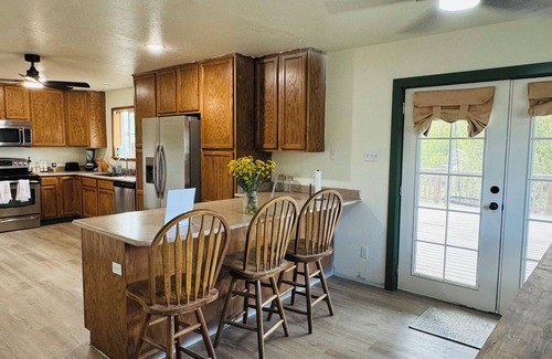 Springerville House | Spacious 7-bedroom house with WiFi and AC in charming Eagar
