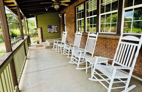 Springerville House | Spacious 7-bedroom house with WiFi and AC in charming Eagar