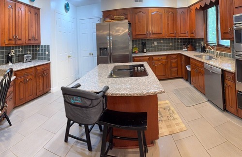McLean House | Spacious 7-bedroom house in marvelous McLean for long term rental