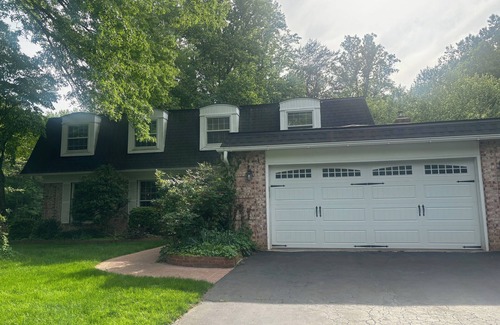 McLean House | Spacious 7-bedroom house in marvelous McLean for long term rental