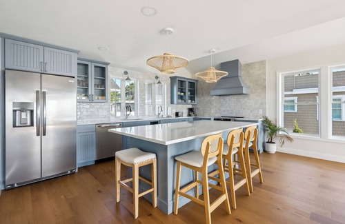 Pine Point House | Spacious 7-bedroom house with WiFi and AC in fabulous Pine Point Scarborough