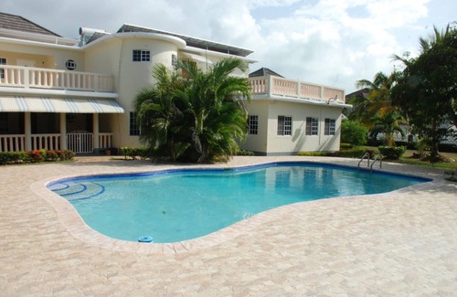 Lucea Villa | Spacious 7-bedroom villa with WiFi and AC in charming Hanover.