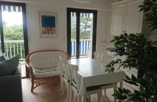 Cannes La Bocca Apartment | Spacious 70 m flat with Balcony and sea view!