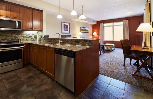 Canmore Condo | Spacious (700 sqft) 1 Bedroom/1 Bath cozy Condo/Pool & Hot tubs