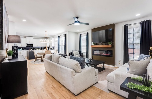 Southwestern House | Spacious 8-bedroom house with WiFi and AC in marvelous Atlanta