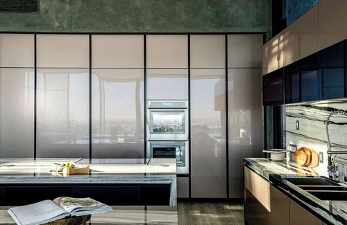 Bel Air House | Spacious 8-bedroom house in awesome Los Angeles with WiFi, AC, fitness room