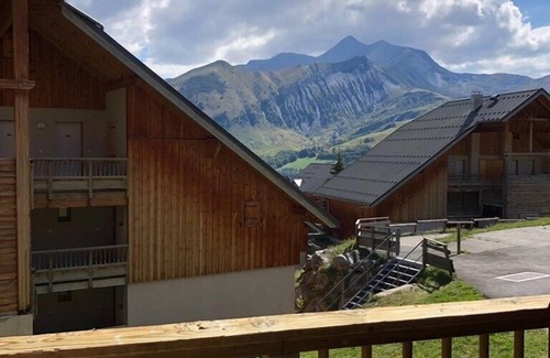 Saint-Jean-d'Arves Apartment | Spacious 8-person apartment with stunning views