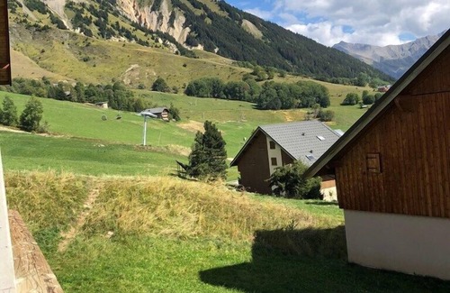 Saint-Jean-d'Arves Apartment | Spacious 8-person apartment with stunning views