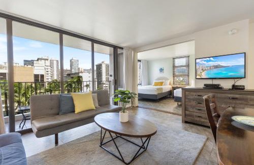 Waikiki Apartment | Spacious 8th Floor Waikiki Condo with City Views, Full Kitchen & Free Parking (10802)