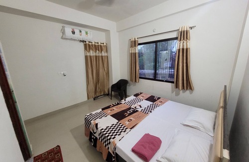 Varanasi Apartment | Spacious 9-bedroom apartment in phenomenal Varanasi with AC