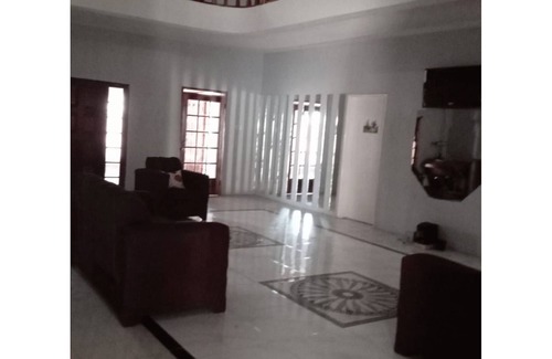 Spanish Town House | Spacious 9-bedroom house with WiFi & AC in amazing St Jago Heights Spanish Town
