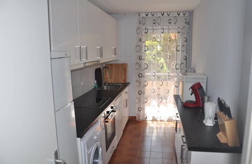 Les Termes Apartment | Spacious air-conditioned apartment with large swimming pool, near Cannes.