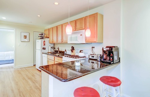 Capitol Hill Apartment | Spacious & Airy 1-BR near Eastern Mkt/Capitol