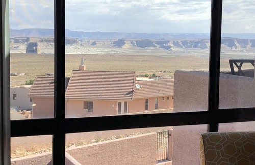Greenehaven House | Spacious, Airy and Clean Lake Powell Townhouse