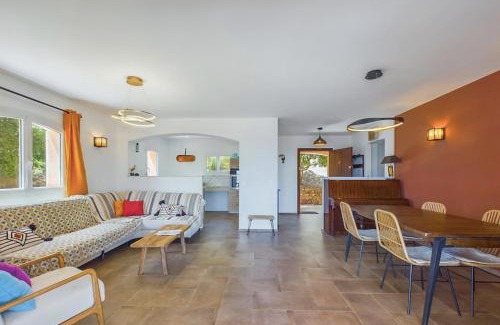 Les Issambres House | Spacious and secure villa with view