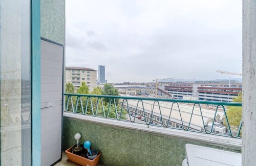 Cenisia Apartment | Spacious and bright apartment of 120 sqm for 6 people, located on the sixth floor with elevator (not suitable for disabled people). The accommodation has a balcony with views of the Cenisia district, a quiet and well-connected residential area. The accom