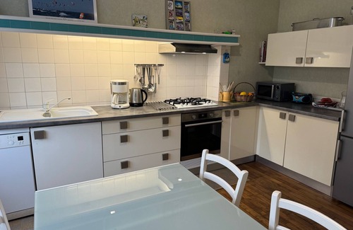 Treboul House | Spacious and bright house 3* enclosed garden parking 200m beach, thalasso, GR 34