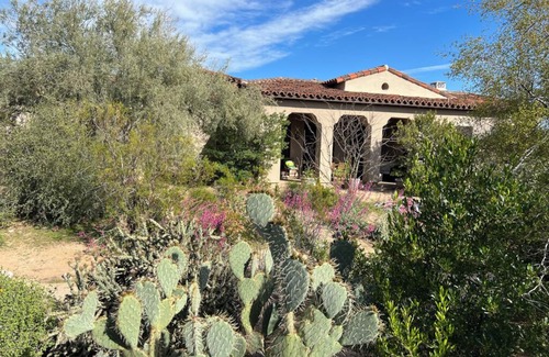 North Scottsdale Villa | Spacious and Charming 2+ bedroom Villa in fabulous Scottsdale gated community!
