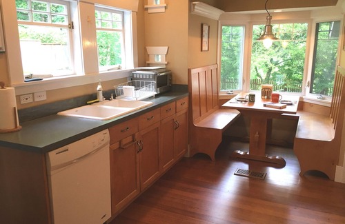 Seahurst House | Spacious and charming home in a park-like setting