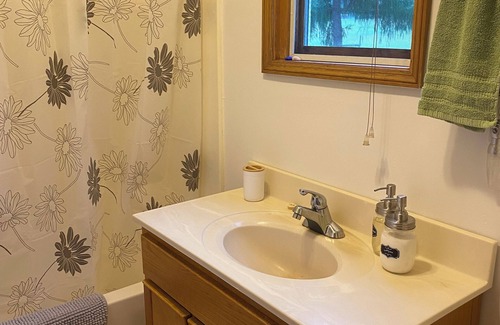 Proctor House | Spacious and comfortable home nestled in the mountains by Kootenay Lake