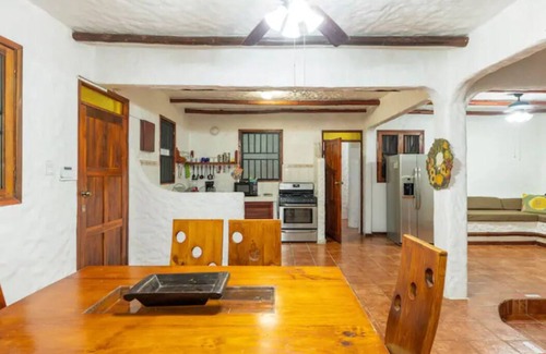 Manuel Antonio Villa | spacious and comfortable Villa with tropical charm and pool