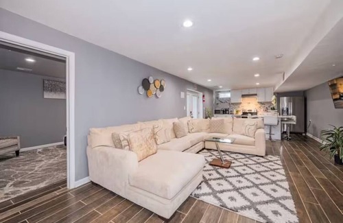 Montpelier House | Spacious and Cozy 8 Bedrooms house w/Gym near D.C