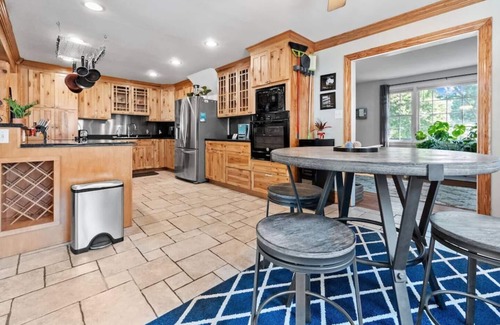 Richmond House | Spacious and Cozy Oasis on Monument Avenue