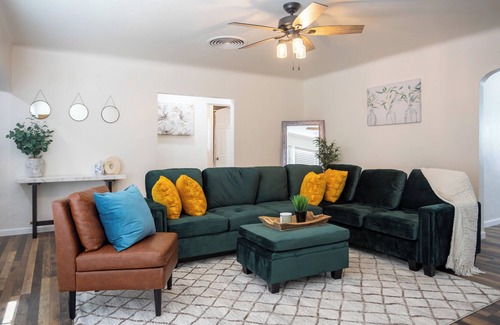 Yuma Townsite House | Spacious and Cozy Room