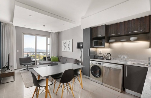 Greater Johannesburg Metropolitan Area Apartment | Spacious and Elegant 2 Bedroom Apartment