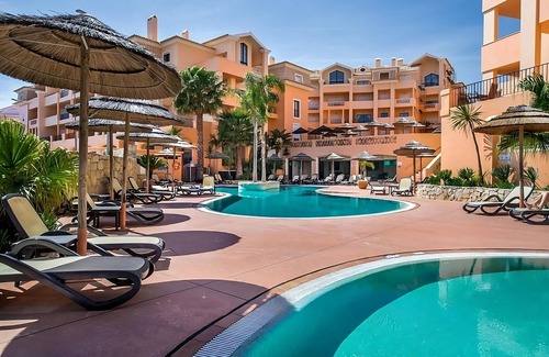 Praia da Luz House | Spacious and Fully-furnished 3BR Apartment! Free Parking and 3 Swimming Pools!
