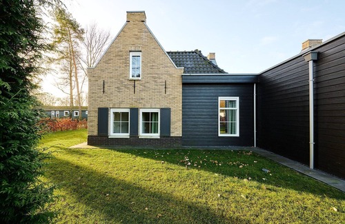 Voorthuizen House | Spacious and fully furnished holiday villa for 12 people.