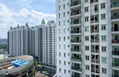 Kelapa Gading Barat Apartment | Spacious And Good 3Br At 18Th Floor French Walk (Moi) Apartment