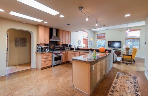 Albuquerque House | Spacious and luxurious home away from home! UNM/Nob Hill