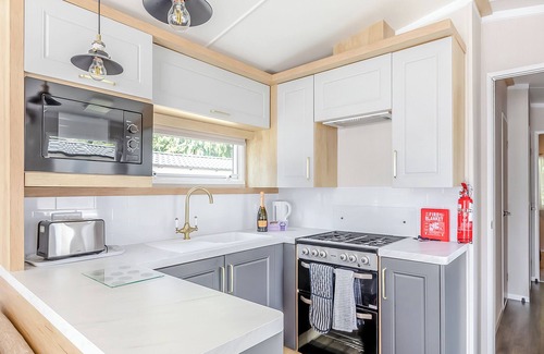 Axminster House | Spacious and luxurious 12ft-wide caravan with one double and two twin bedrooms.