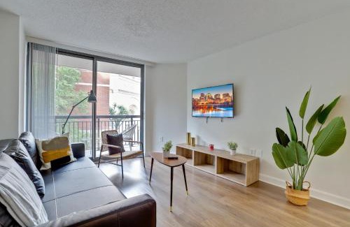 Pentagon City Apartment | Spacious and Minimalist Apartment w Awesome Facilities